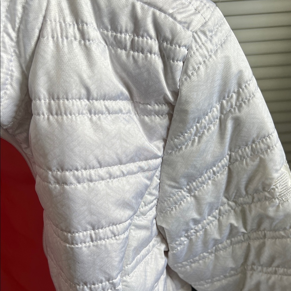 brand new Women's White Puffer Light Weight Jacket - Picture 3 of 4